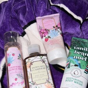 Bath & Body Works Strawberry Snowflakes & Vanilla Bean Noel Body Wash Set ❄️🌨️❄️
